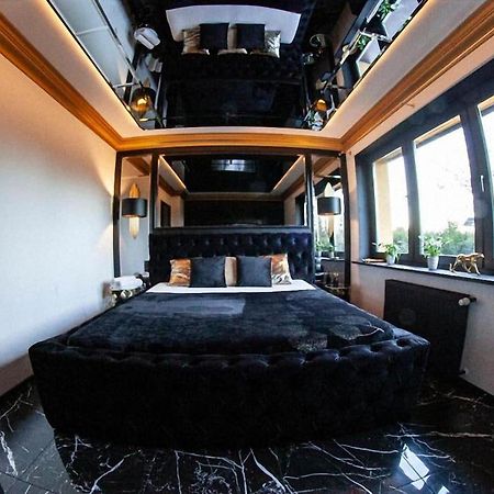 Black Night Willa Pulkowa Apartment Warsawa Bagian luar foto