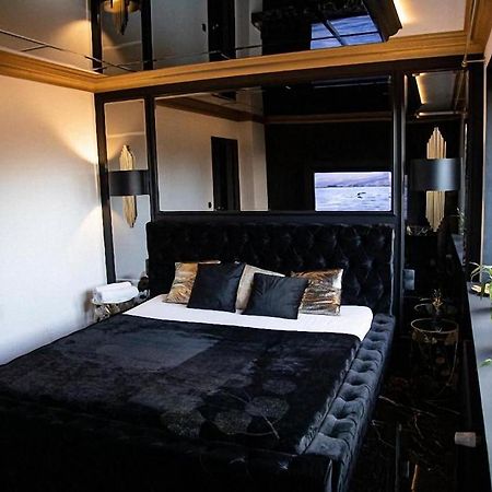 Black Night Willa Pulkowa Apartment Warsawa Bagian luar foto