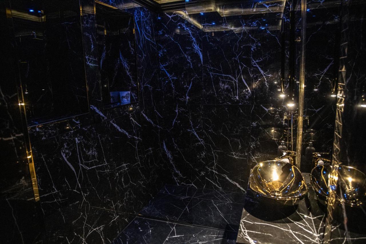 Black Night Willa Pulkowa Apartment Warsawa Bagian luar foto