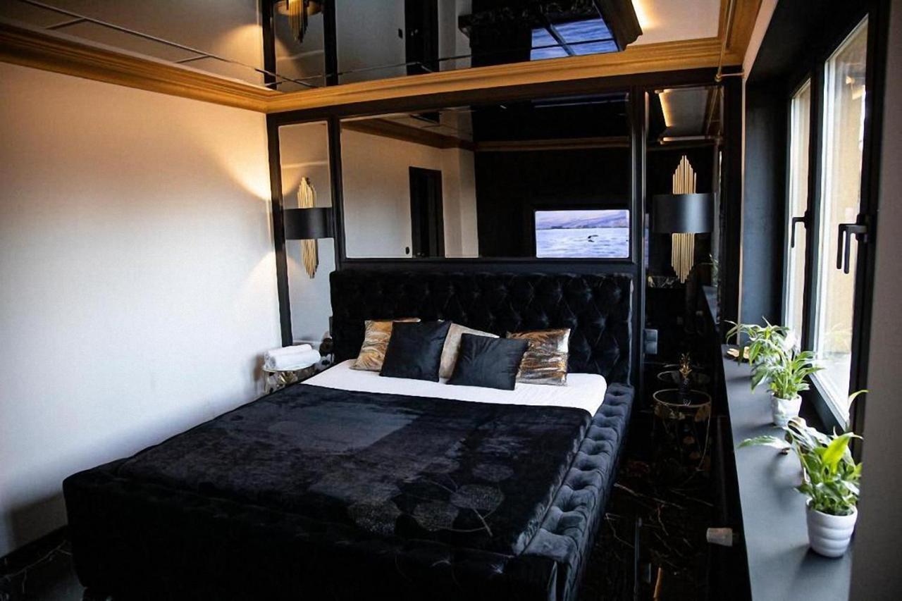 Black Night Willa Pulkowa Apartment Warsawa Bagian luar foto