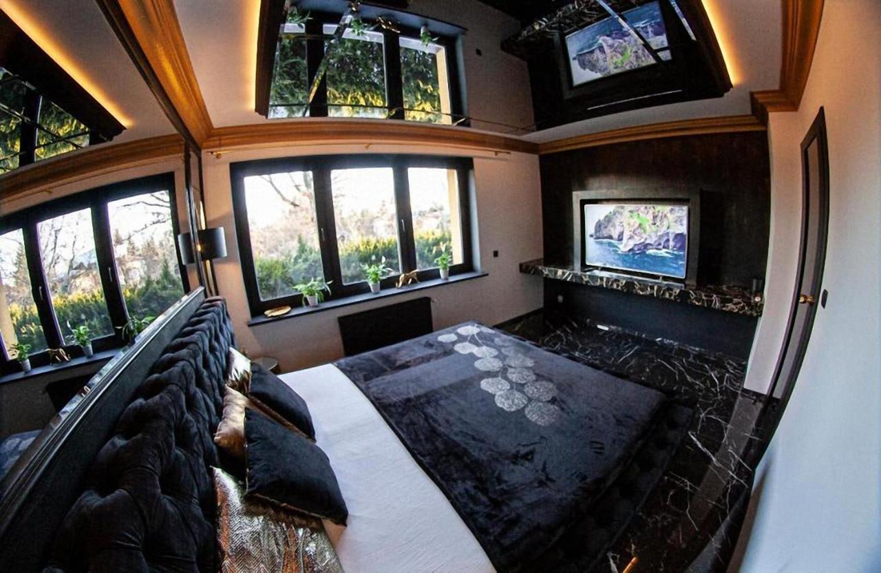 Black Night Willa Pulkowa Apartment Warsawa Bagian luar foto
